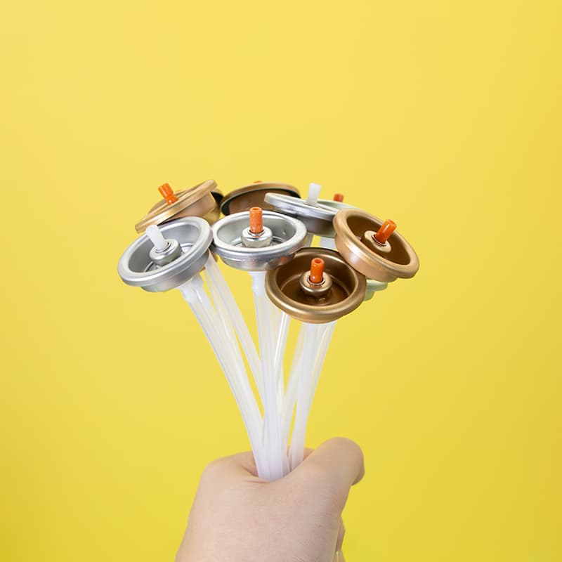 Metal paint spray valve